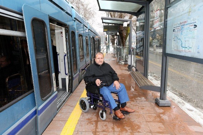Engelli Tramvaylar Yolcu Taşımaya Başladı