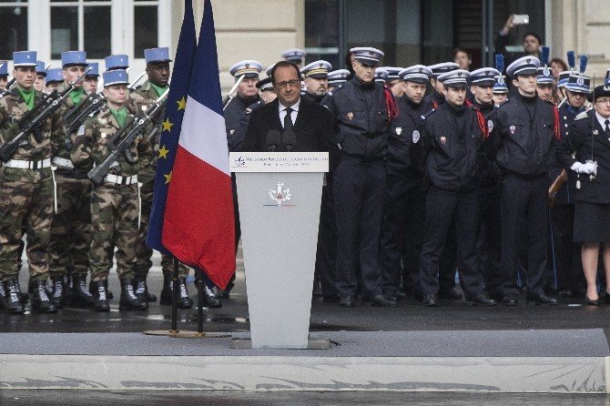 Hollande: “Terör Yanlısı 50 Yabancı Yakalandı”