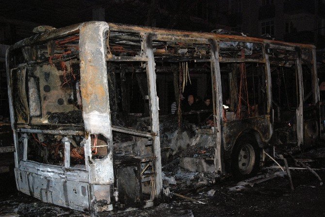 Gazi Mahallesi’nde Otobüse Molotoflu Saldırı