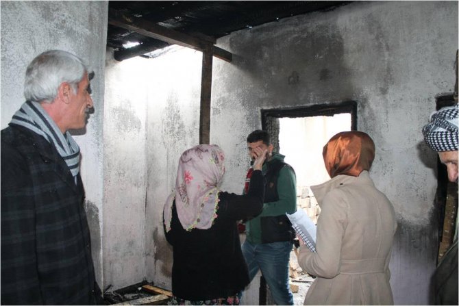 Hakkari'de evi yanan Arar ailesine yardım eli uzatıldı