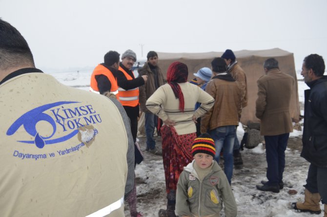 Kimse Yok Mu Derneği'nden Suriyeli ve Kobanili mültecilere yardım