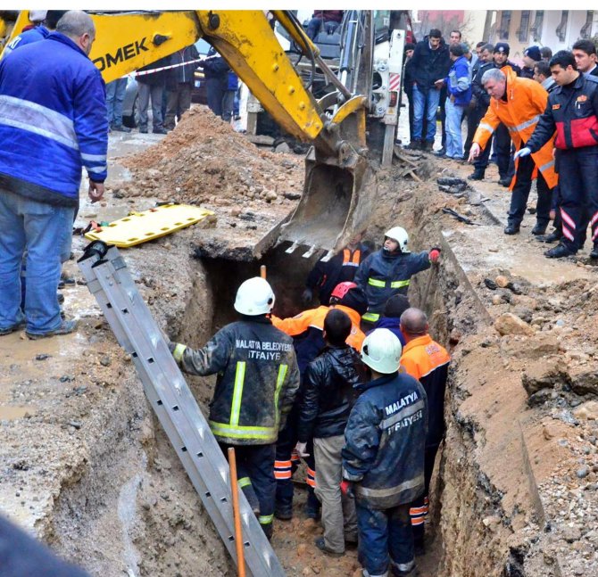 Malatya'da iş kazası: Kanalizasyon çalışmasında göçük altında kalan işçi öldü