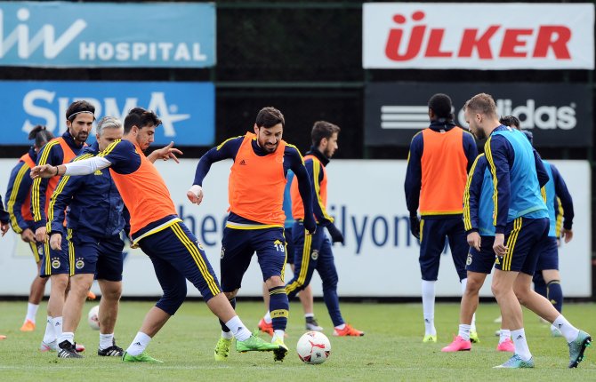 Fenerbahçe'de hem Giresunspor hem de sezonun ikinci yarı hazırlıkları sürüyor