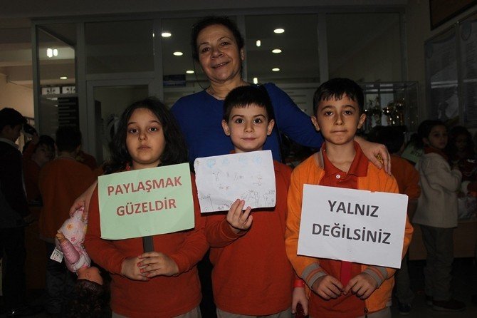 Minikler Oyuncaklarını Satıp, Türkmenlere Yardım Edecek