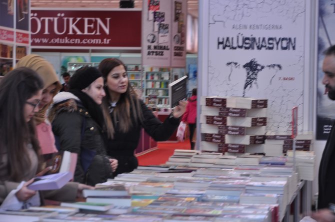 2016 yılının ilk kitap fuarı Ankara'da açıldı