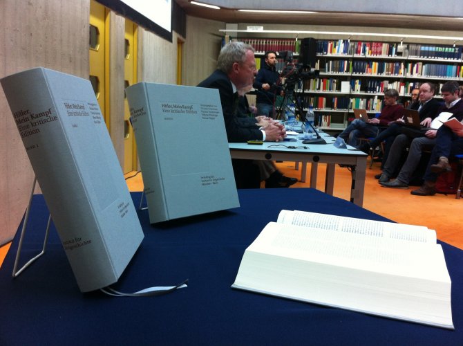 Hitler'in 'Kavgam' kitabı 70 yıl sonra yeniden satışa sunuldu