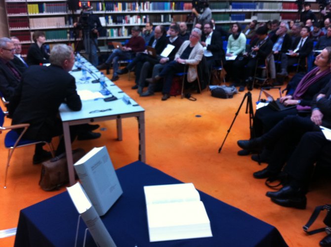 Hitler'in 'Kavgam' kitabı 70 yıl sonra yeniden satışa sunuldu