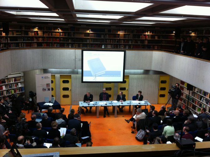 Hitler'in 'Kavgam' kitabı 70 yıl sonra yeniden satışa sunuldu