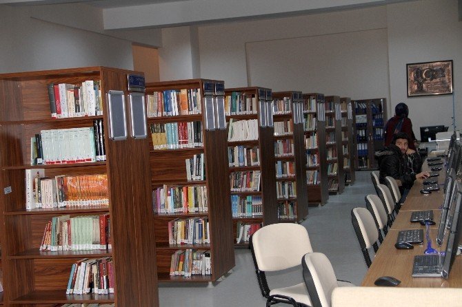 ARÜ’de Kütüphanede Ders Çalışan Öğrencilere Çorba İkramı