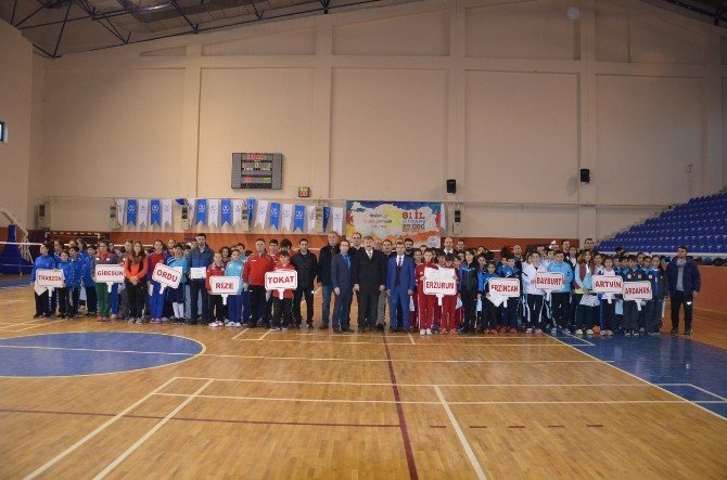 Anadolu Yıldızları Badminton Çeyrek Finalleri Fatsa’da Başladı