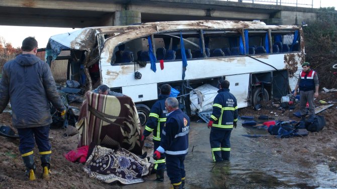 Kaçak göçmenleri taşıyan otobüsün karıştığı kazada ölü sayısı 6’ya yükseldi