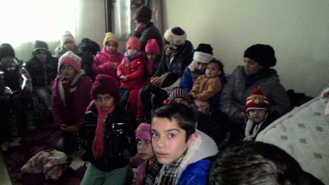 Edirne’de rehin tutulan 62 kaçak göçmen kurtarıldı