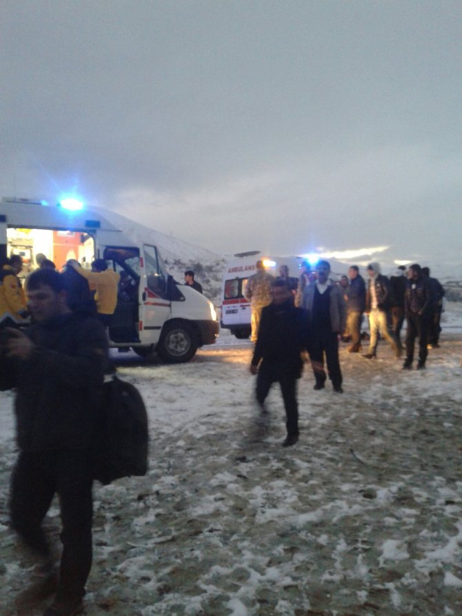 Elazığ'da yolcu otobüsü devrildi: 26 yaralı