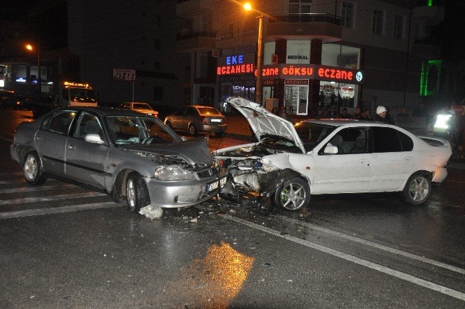 Karaman’da Zincirleme Trafik Kazası: 3 Yaralı