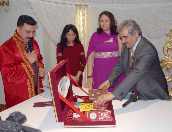 Kocasinan Belediyesi'nin nikah salonunda 250 yabancının nikahı kıyıldı