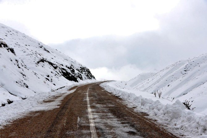 2 Bin 900 Kilometrelik Yolda Karla Mücadele Çalışması Yapıldı