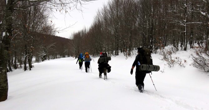 Bursalı dağcılardan eksi 10 derecede kaplıcada çay keyfi