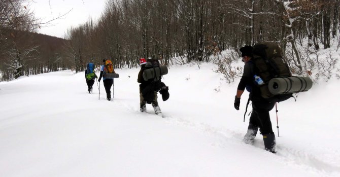 Bursalı dağcılardan eksi 10 derecede kaplıcada çay keyfi