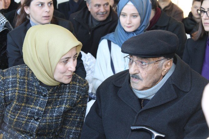 Başbakan Davutoğlu’nun Eşi Sare Davutoğlu Annesi Adına Kur’an Kursu Açtı
