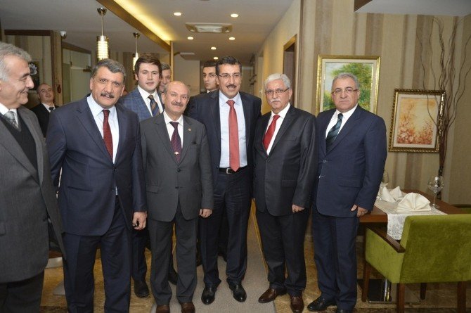 Ankara’da Malatyalı Bürokratlar Ve Siyasiler Bir Araya Geldi
