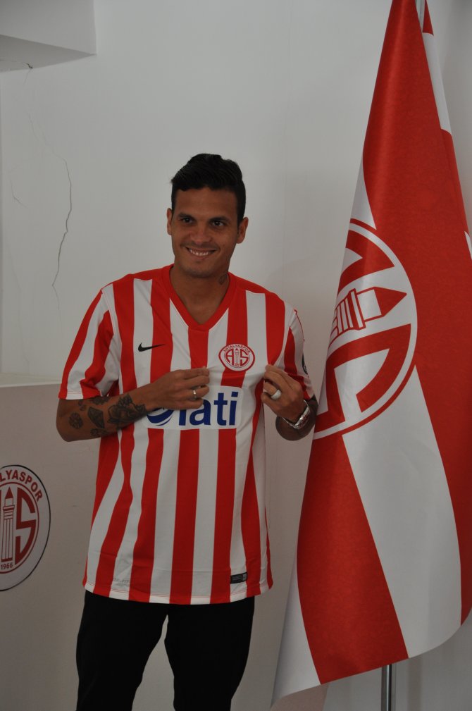 Antalyaspor, Roman Motta ile 2,5 yıllığına anlaştı