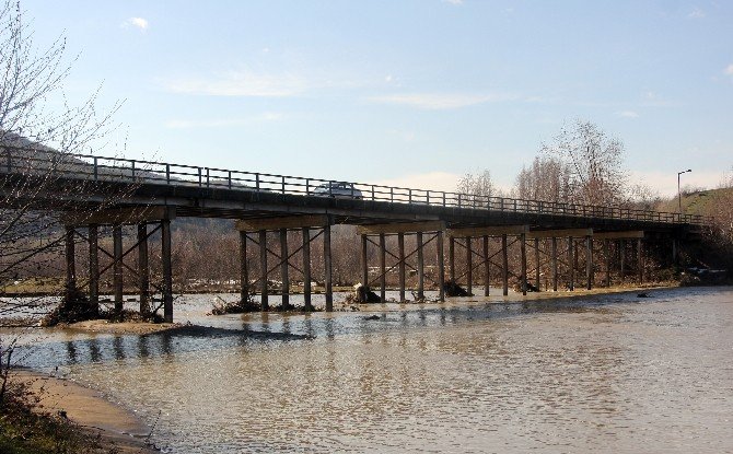 Bartın’da 7 Köyün Ulaşımını Sağlayan Köprü, Yıkılma Tehlikesi Yaşıyor