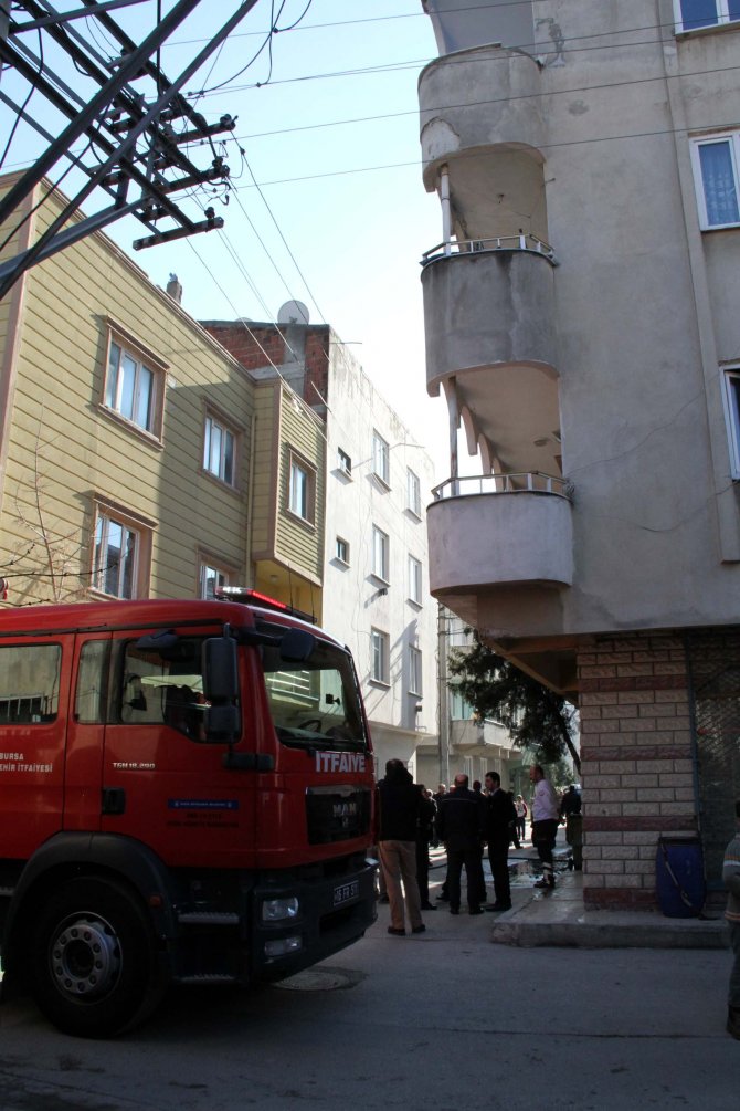 Bursa’da vatandaşların mahsur kaldığı yangın korkuttu