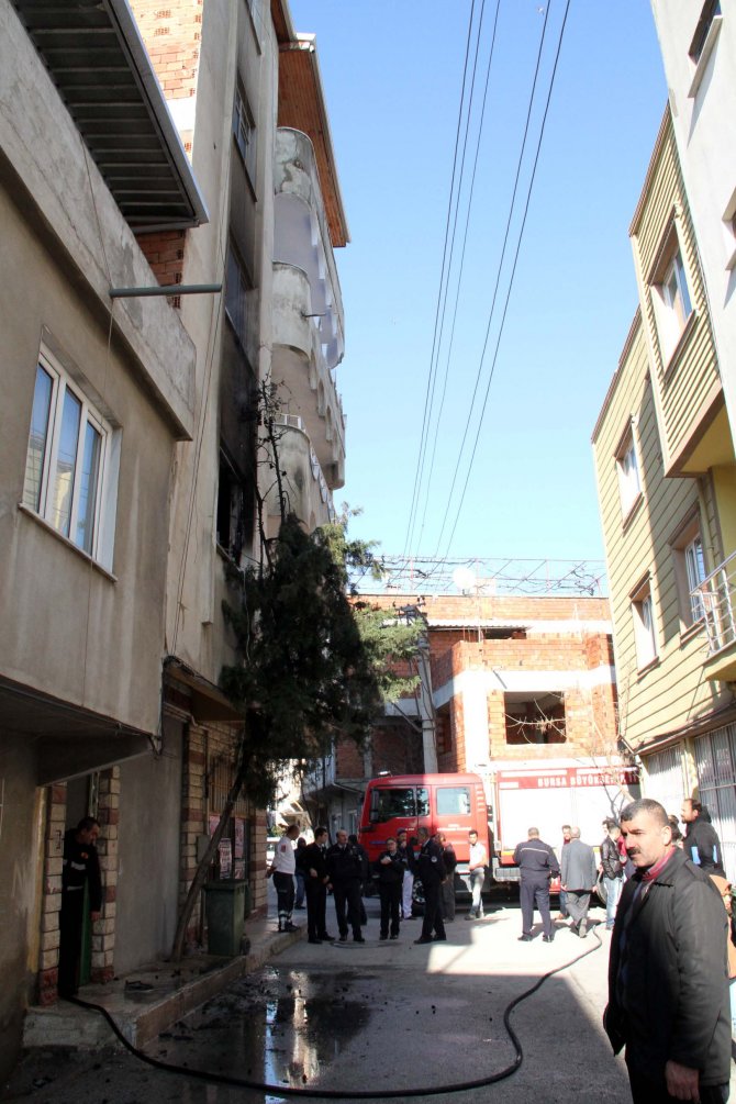 Bursa’da vatandaşların mahsur kaldığı yangın korkuttu