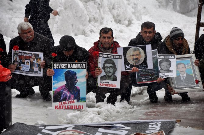 Cumartesi Anneleri ve kayıp yakınları gazeteci Metin Göktepe'yi andı