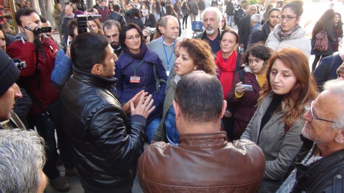 İzmir'de protesto gösterisi yapan HDP'liler gözaltına alındı