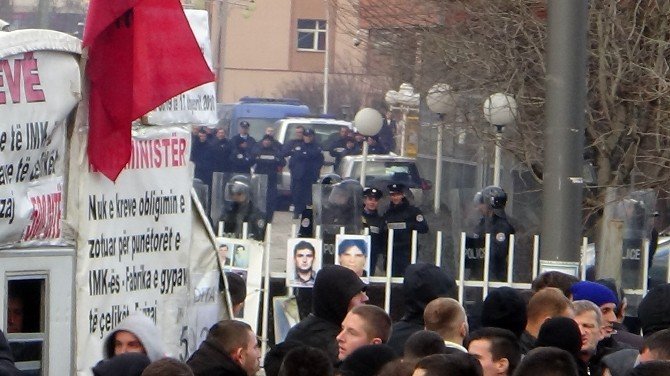 Kosova’da Tansiyon Yükseldi
