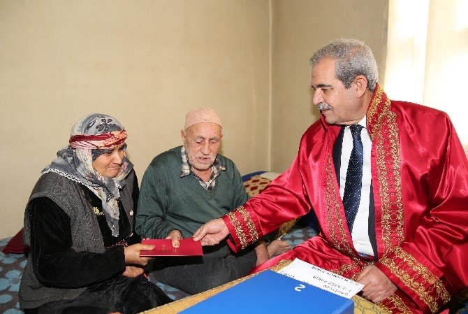 Şanlıurfa’da Yaşlı Çift Dünyaevine Girdi