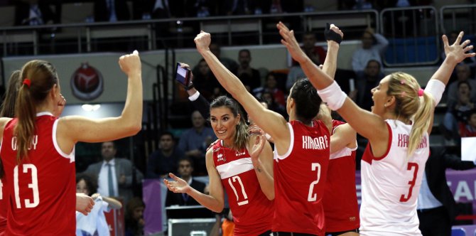 İtalya'ya 3 - 2 yenilen Türkiye'nin filede Rio umutları sona erdi