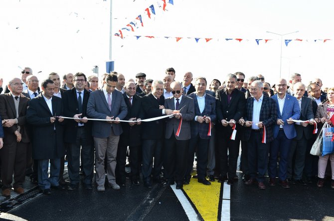 İzmir ulaşımına nefes aldıracak Adnan Kahveci Köprülü Kavşağı açıldı