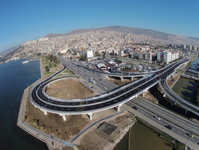 İzmir ulaşımına nefes aldıracak Adnan Kahveci Köprülü Kavşağı açıldı