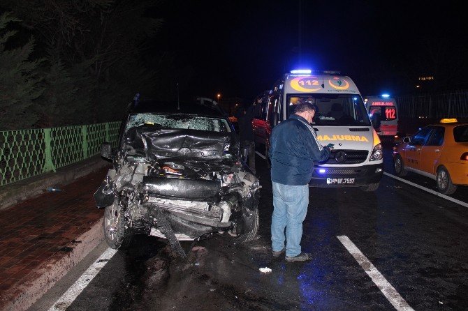 Şişli’de İki Araç Kafa Kafaya Çarpıştı: 7 Yaralı