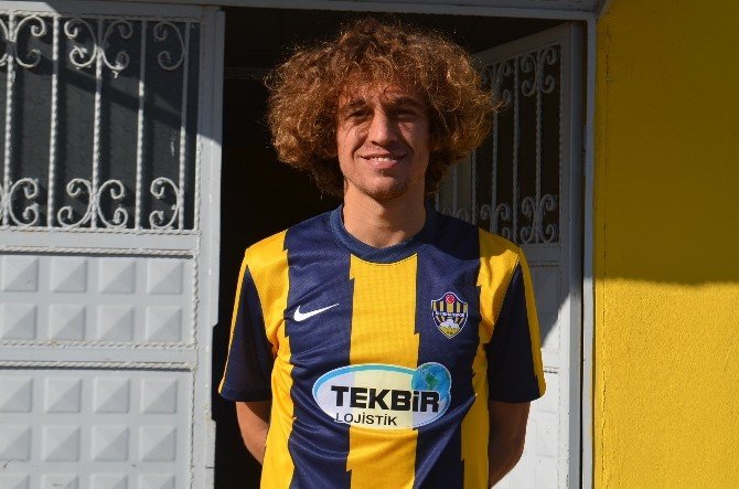 Kırıkhanspor 2 Futbolcuyu Renklerine Bağladı
