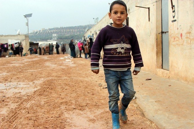 Kamplardaki Suriyelilerin Soğukla Mücadelesi