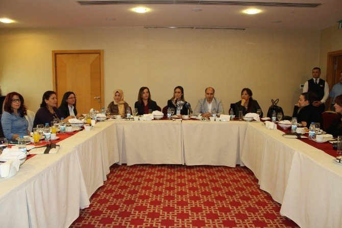 AK Parti’li Kadınlar, Gazetecilerle Bir Arada