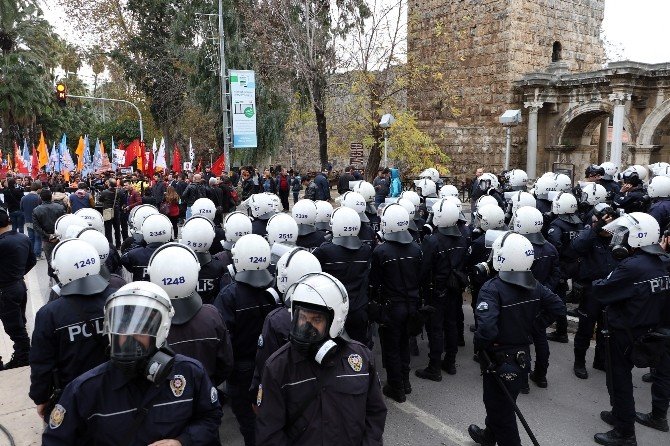 Antalya’da ’Gergin’ 10 Ekim Ankara Anması