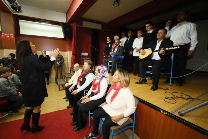 Engelliler Korosu, okullarda konser veriyor