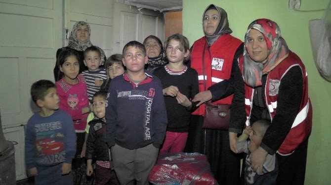 Suriyeli Aileye ‘Sevgi Bohçası’ Yardımı