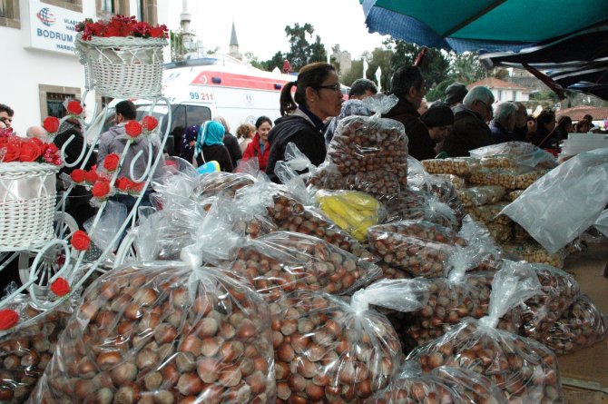 Bodrum'daki festivalde en az 3 ton hamsi dağıtıldı