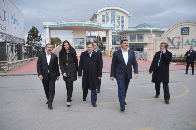 Bakan Eroğlu Basın Mensuplarını Ziyaret Etti