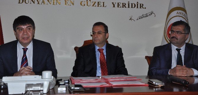 Antalya’da Eğitime Destek Protokolünü İmzaladı