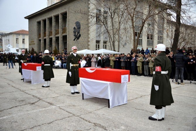 Şehit Askerler İçin Tören Düzenlendi