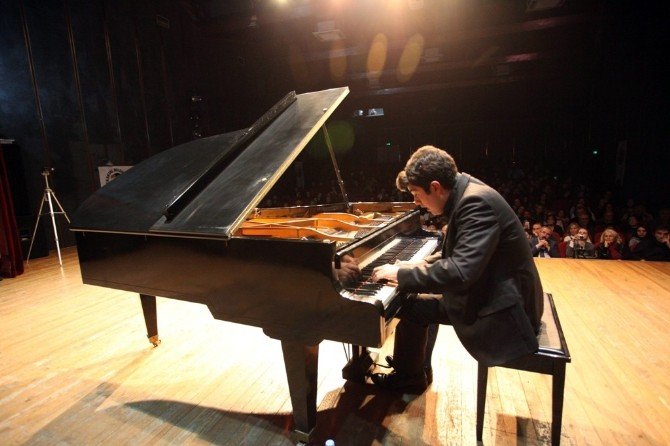 Piyanist Utku Asan, Kartallılar’ı Kendine Hayran Bıraktı