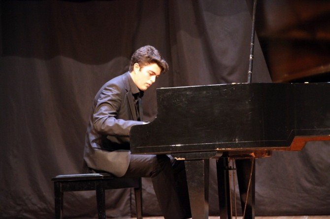Piyanist Utku Asan, Kartallılar’ı Kendine Hayran Bıraktı