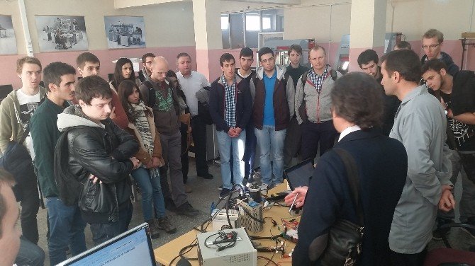 Çek Cumhuriyeti Ve Portekiz Den Gelen Üniversiteli Öğrencilere Kayserili Gençler Robot Eğitimi Verdi
