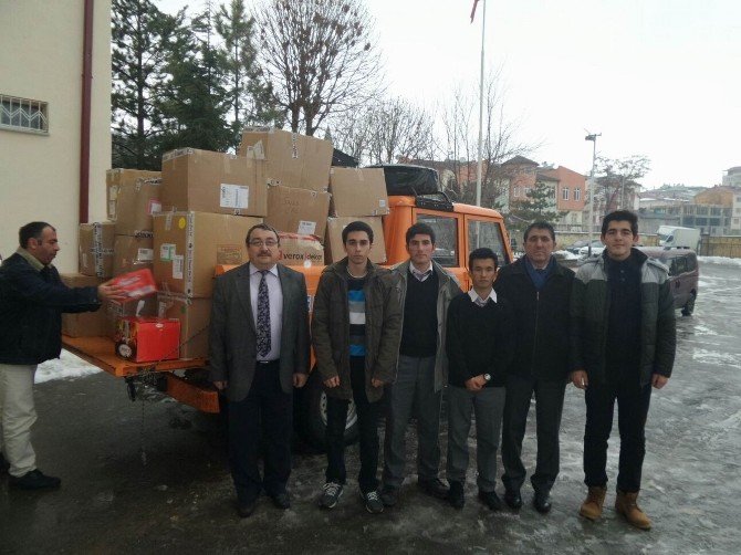 Öğrencilerden Bayırbucak Türkmenleri’ne Yardım